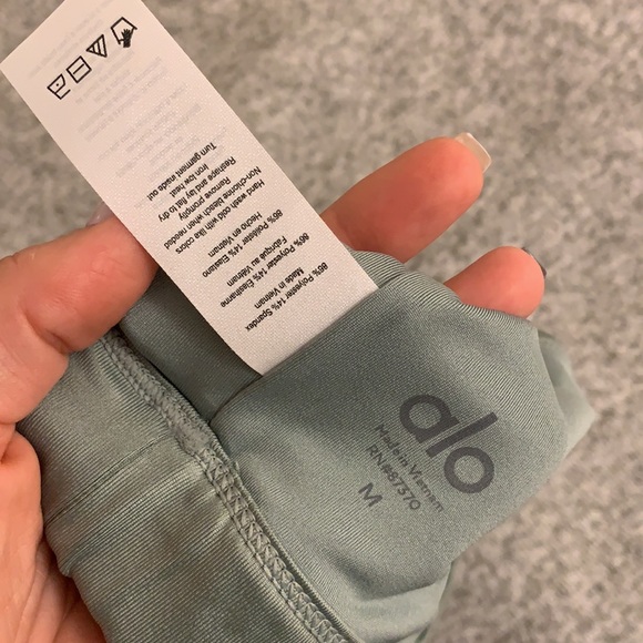 NWOT Alo Yoga sunny strappy sage green glossy bra - Picture 5 of 5